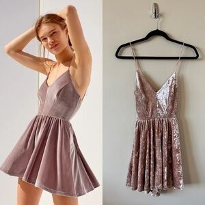 UO-SILENCE & Noise Vanessa Crushed Velvet Short Romper (Size:Small)